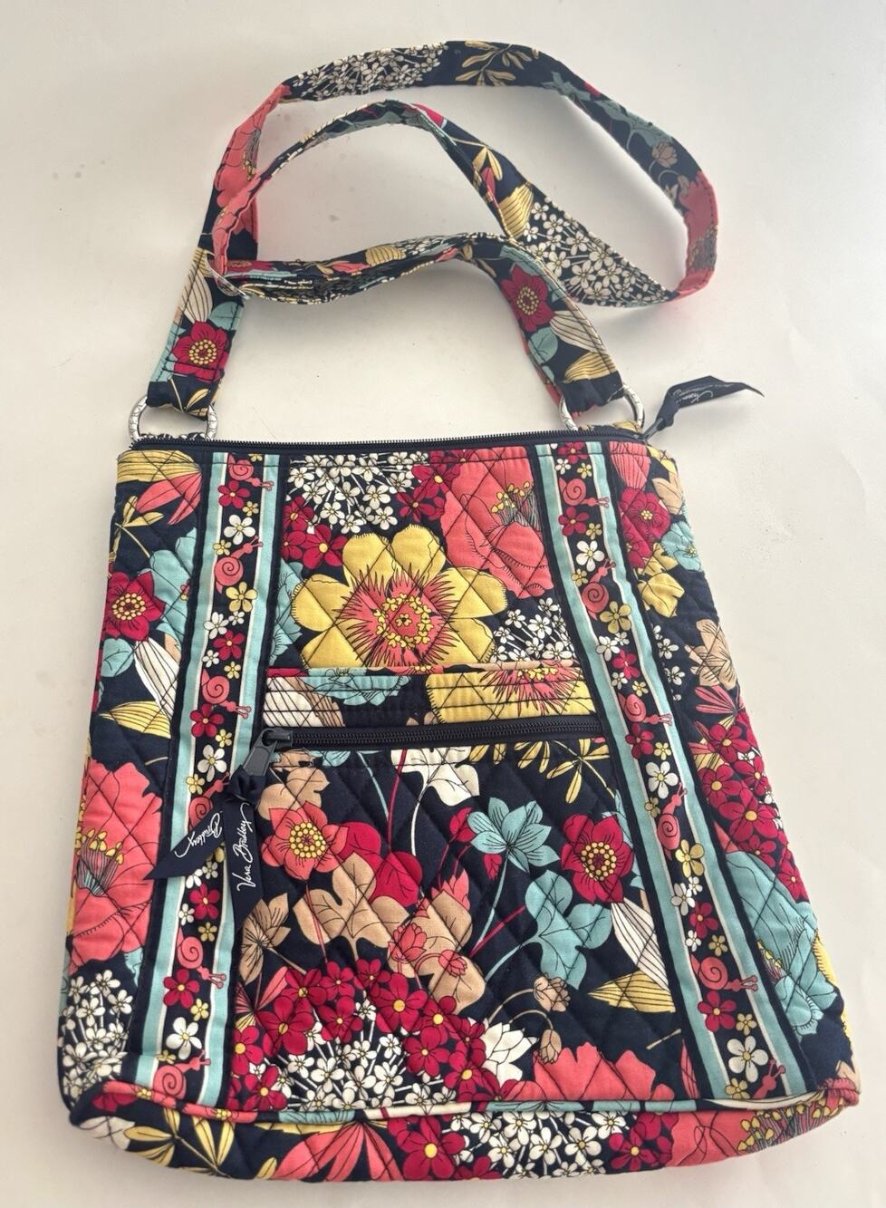VERA BRADLEY HAPPY TRAILS Floral Pattern CROSSBODY BAG Purse Pockets